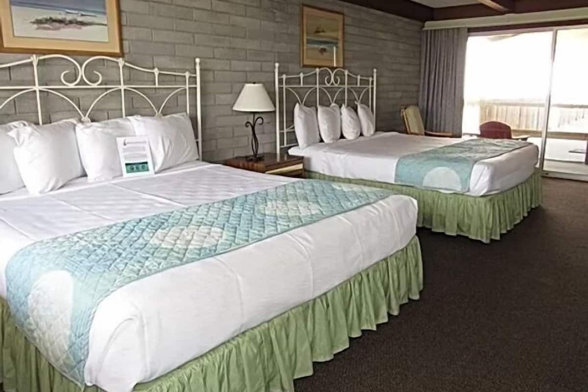 Room, 2 Katil Ratu (Queen), Refrigerator, Beachfront | Wi-fi percuma, cadar katil