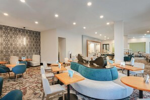 Dagelijks uitgebreid ontbijt (USD 19.00 per persoon)