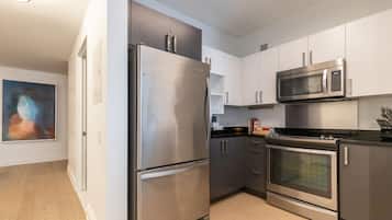 1 Bedroom, 1 Bath | 私人厨房 | 微波炉、茶具/咖啡用具、电热水壶