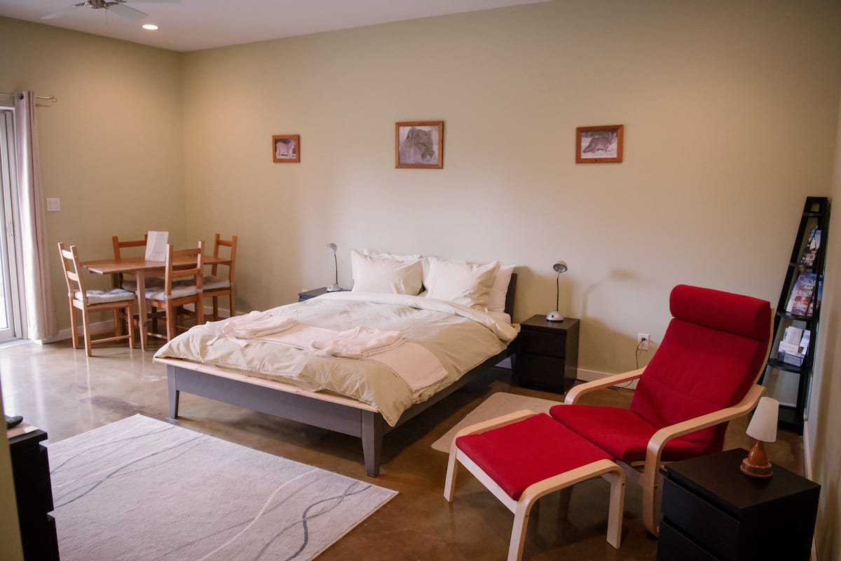 Studio, Kitchenette, Mountain View | Desk, free WiFi, bed sheets, wheelchair access