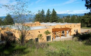 Exterior - Baergnaescht Bed & Breakfast (Osoyoos)