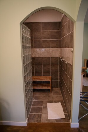 Bathroom - Baergnaescht Bed & Breakfast (Osoyoos)