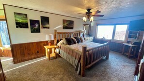 Denali Suite | Blackout drapes, iron/ironing board, free WiFi, bed sheets - Talkeetna Denali View Lodge and Cabins (Talkeetna)