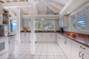 Ali'i Suite | Private kitchen - Big Island Retreat (Kailua-Kona)