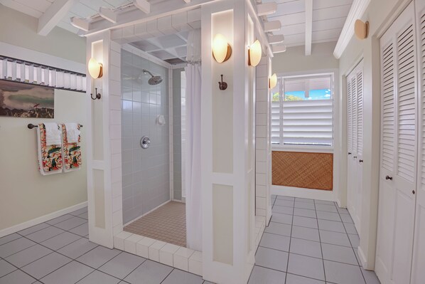 Bathroom shower - Big Island Retreat (Kailua-Kona)