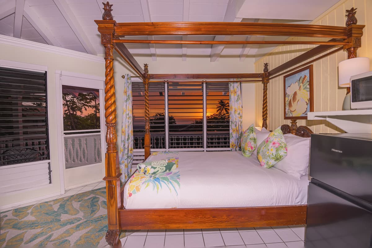 Aloha Room | Living area