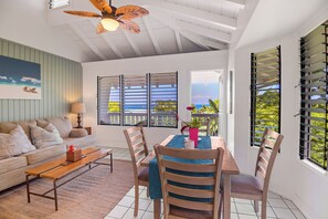 Maile room | 房內用餐區