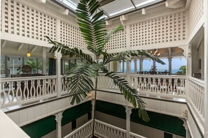 Interior detail - Big Island Retreat (Kailua-Kona)