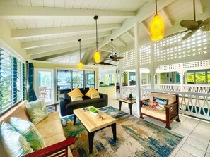 Living area - Big Island Retreat (Kailua-Kona)