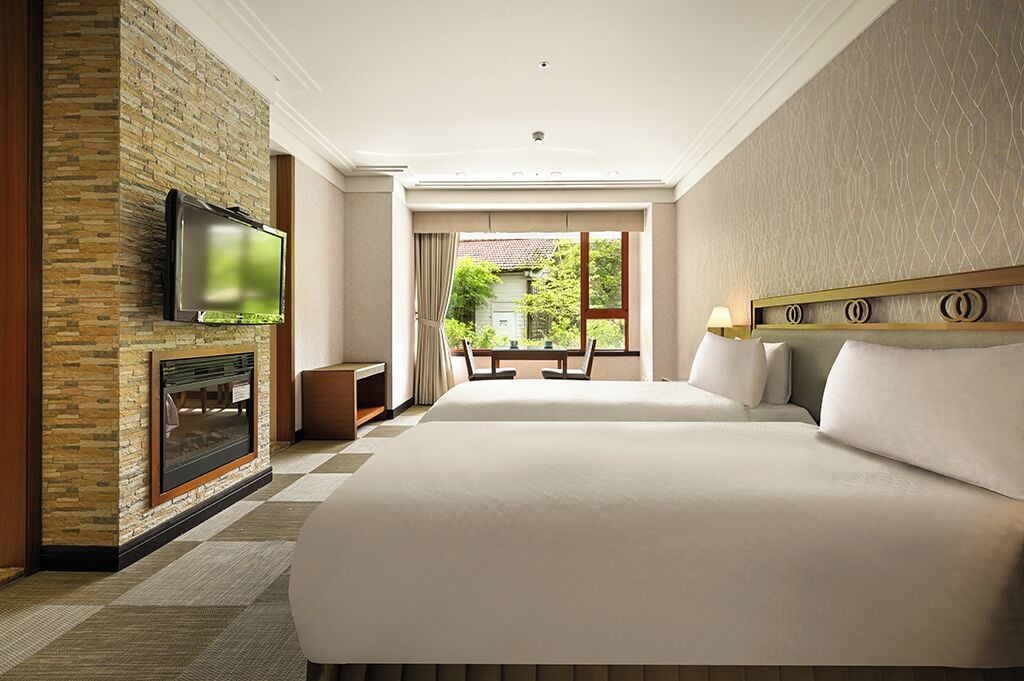 Premium bedding, free minibar, in-room safe, desk