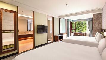 1 bedroom, premium bedding, free minibar, in-room safe