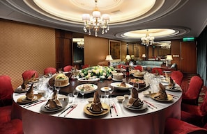 Lunch and dinner served