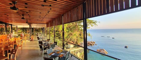 Petit déjeuner buffet compris tous les jours