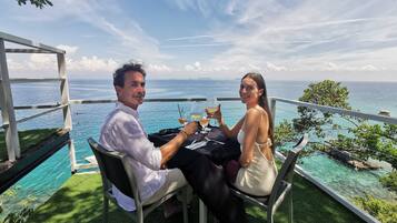 2 restaurants, breakfast, lunch, dinner served; Asian cuisine