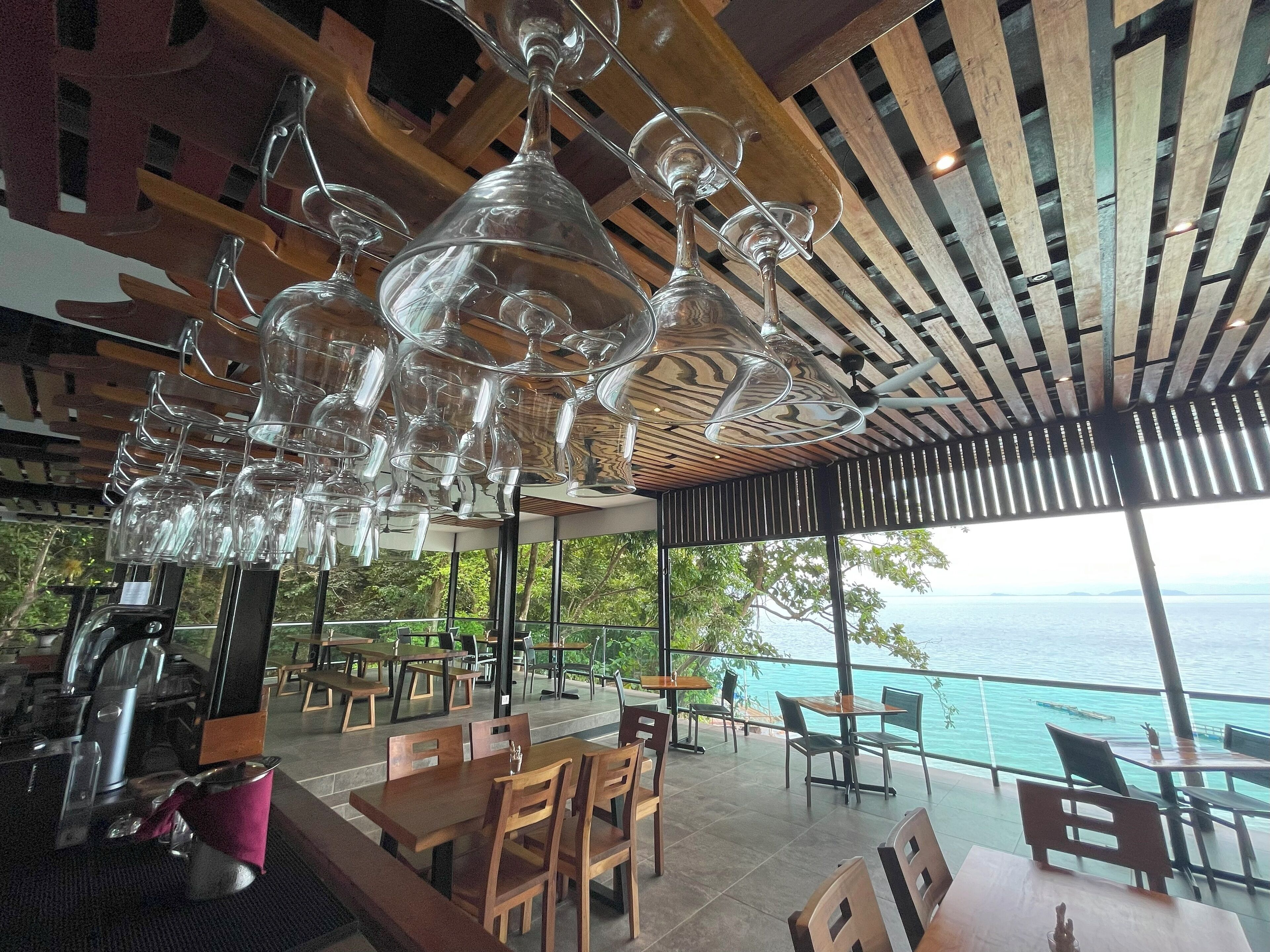 2 restaurants, breakfast, lunch, dinner served; asian cuisine