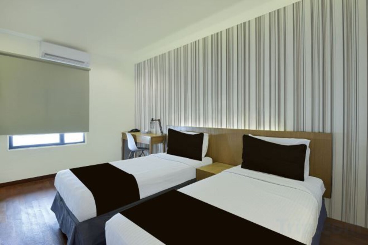 Premium bedding, in-room safe, desk