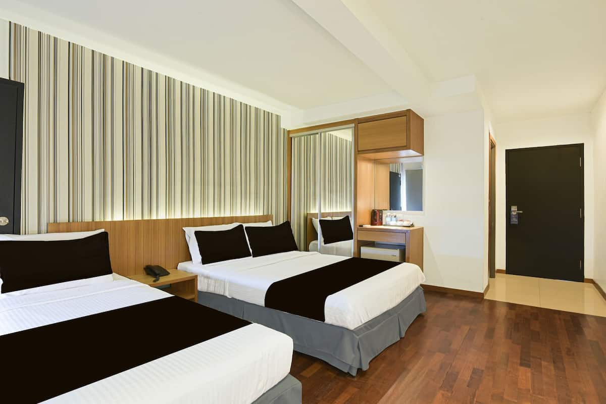 Quarto triplo luxo | Roupas de cama premium, frigobar, cofres nos quartos, escrivaninha