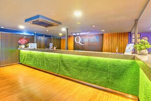 Quầy tiếp tân