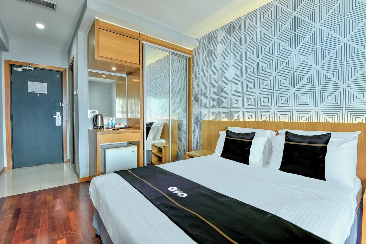 Deluxe Twin Room, River View | Premium bedding, in-room safe, desk, free wired Internet