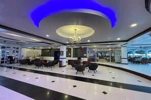 Coin salon dans le hall