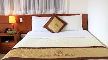 Superior Triple Room, Multiple Beds (with window) | 1 bedroom, desk, laptop workspace, blackout drapes