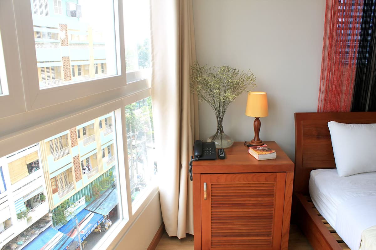 1 bedroom, desk, laptop workspace, blackout curtains