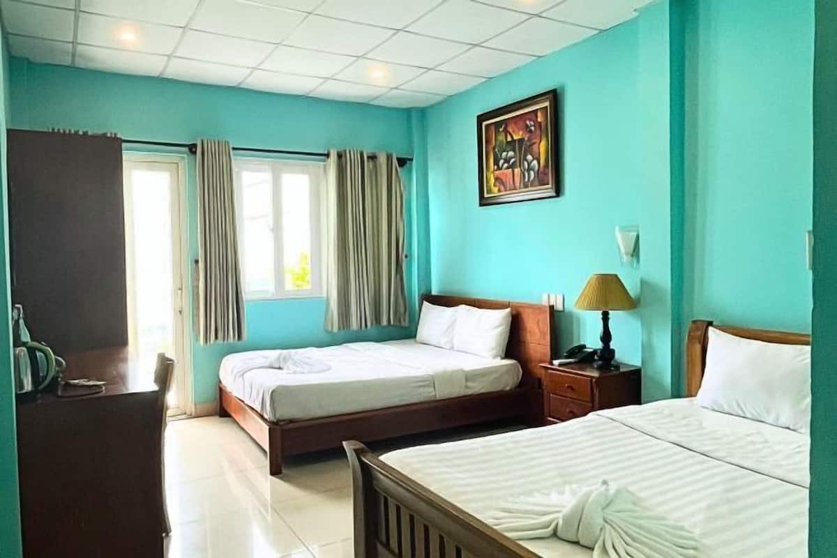 1 habitación, escritorio y espacio para trabajar con laptop