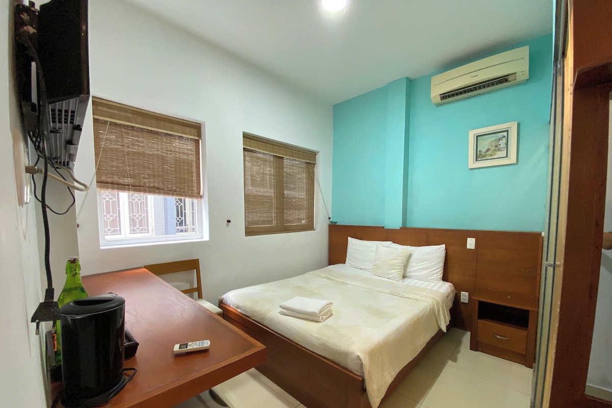 Deluxe Double Room, 1 Queen Bed, City View | Desk, laptop workspace, blackout curtains, free WiFi