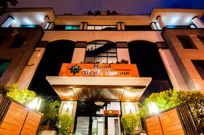 Façade de lâhĂ©bergement - soirĂ©e/nuit