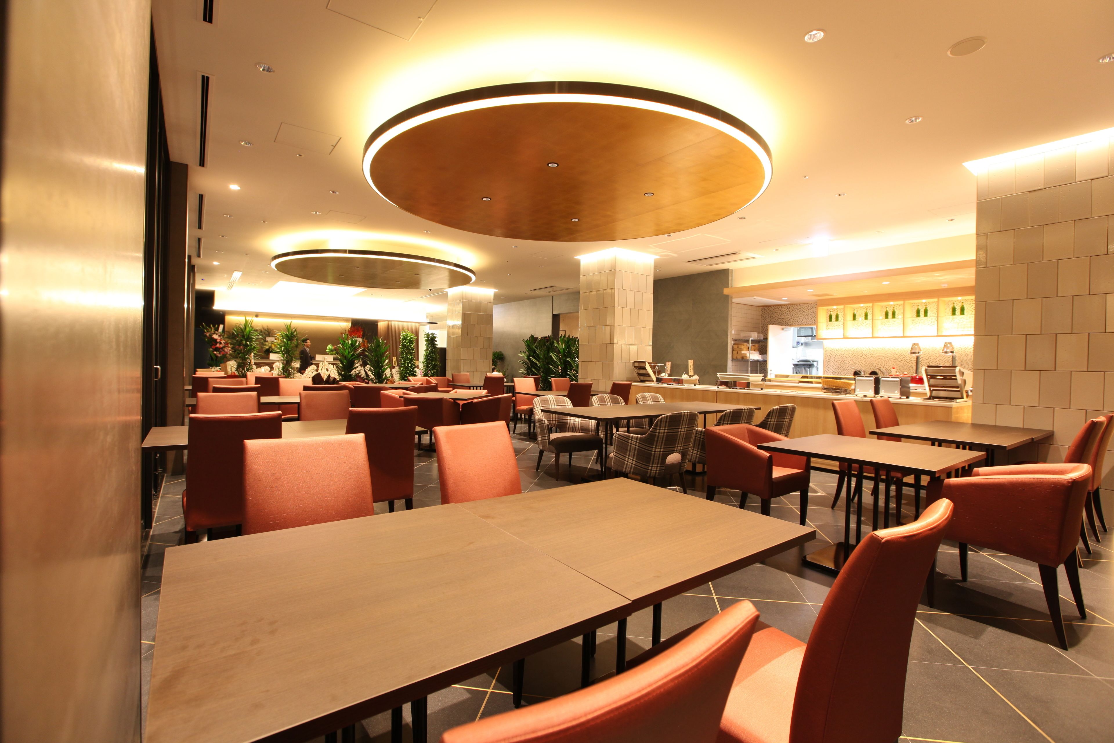 daily buffet breakfast for a fee