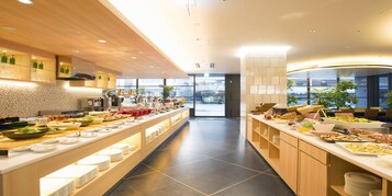 Breakfast, lunch and dinner served