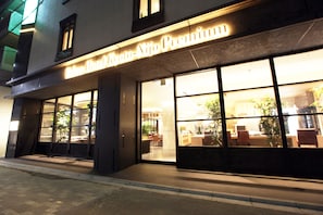A building with a sign that reads "Kyoto-Nijo Premium." - Urban Hotel Kyoto Nijo Premium (Kyoto)