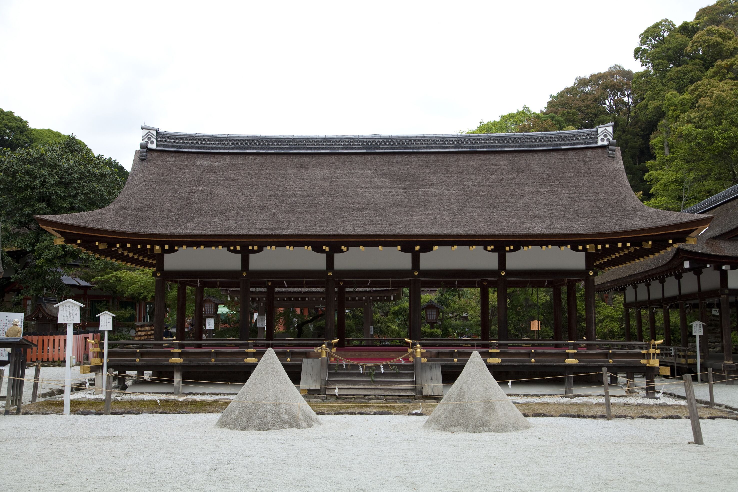 A traditional Japanese building with a curved roof and wooden beams.
