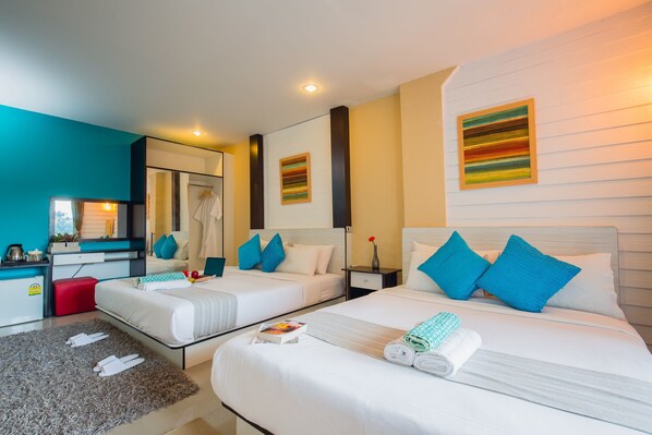 Family Room | In-room safe, desk, blackout curtains, free WiFi