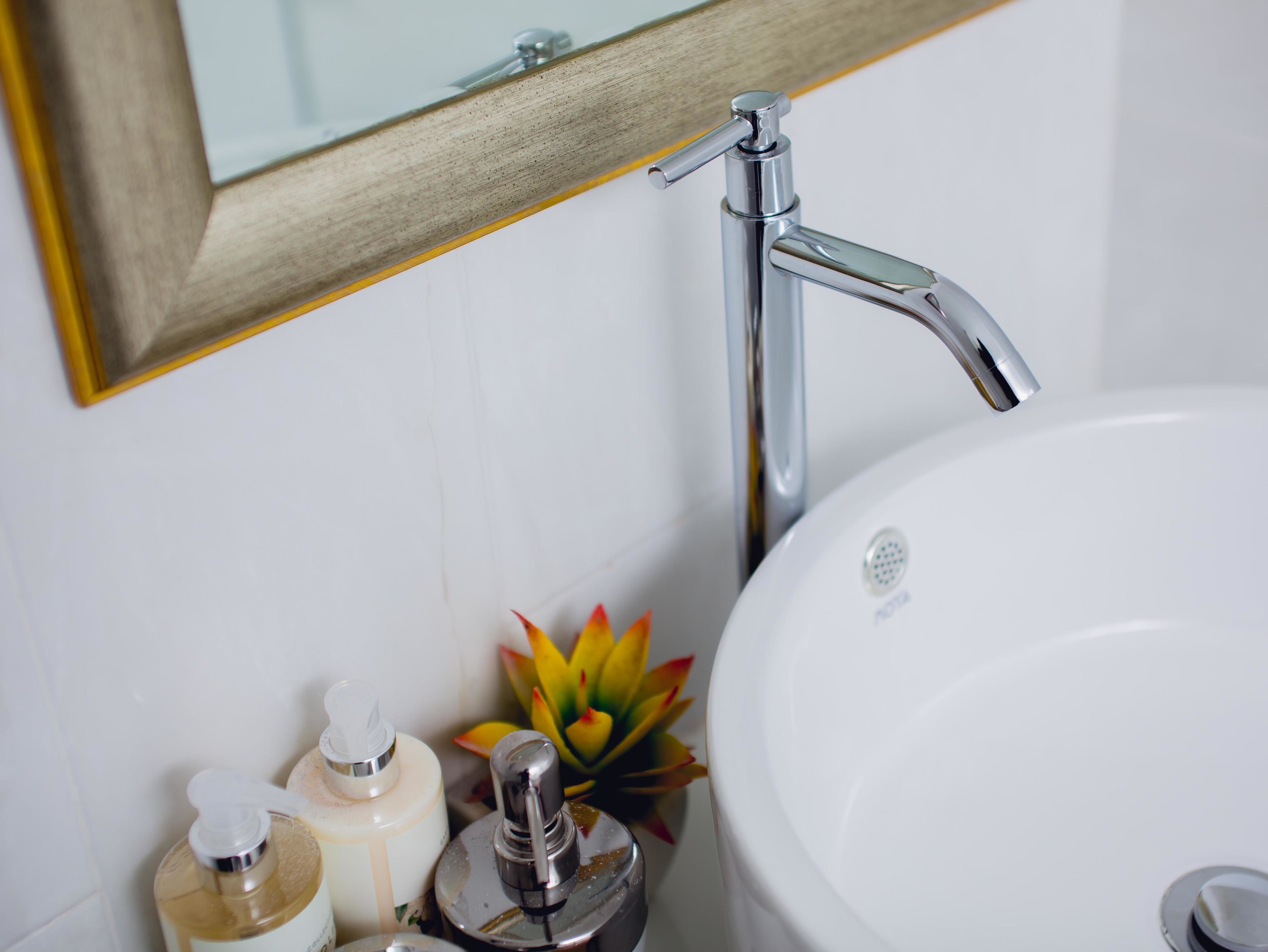 standard room, 1 double bed | bathroom | shower, rainfall showerhead, free toiletries, hair dryer