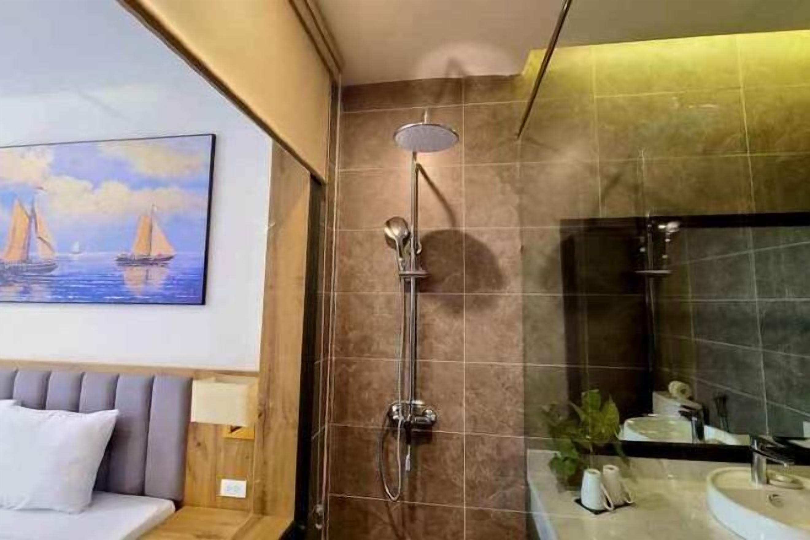 Bathroom | Shower, free toiletries, hair dryer, slippers