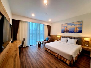 Minibar, in-room safe, desk, free WiFi - Muong Thanh Grand Cua Lo Hotel (Vinh)