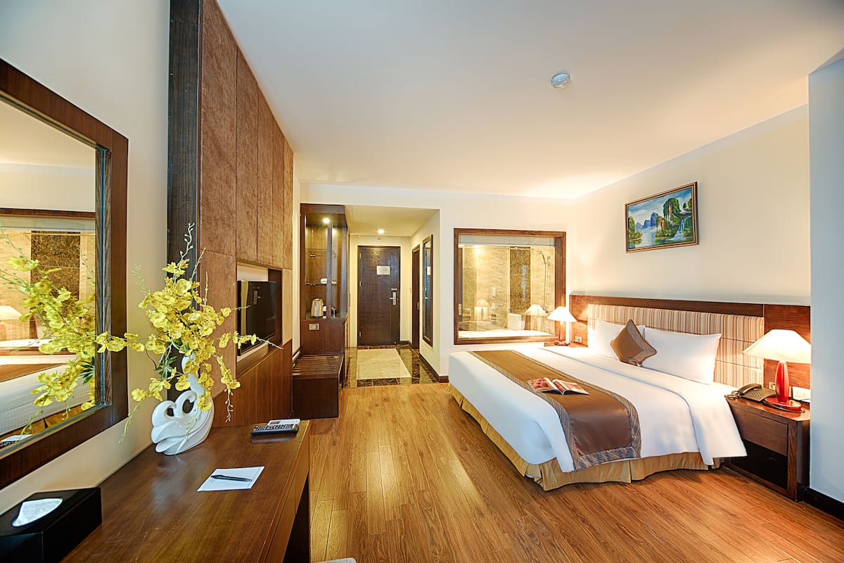 Deluxe Double Room | 1 bedroom, minibar, in-room safe, desk