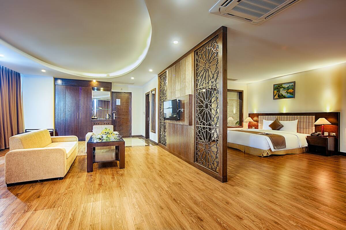 executive suite | 1 bedroom, minibar, in-room safe, desk