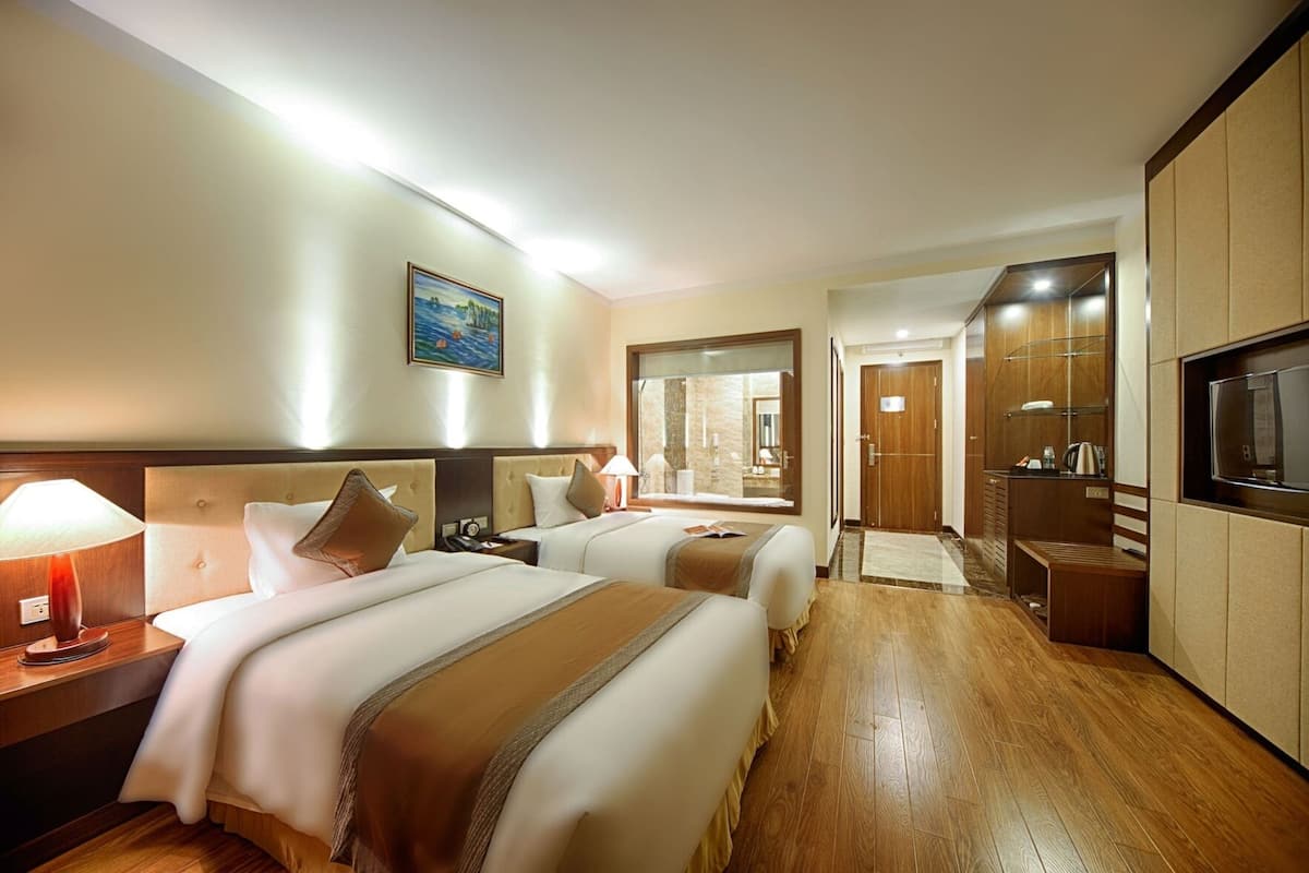 Minibar, in-room safe, desk, free WiFi
