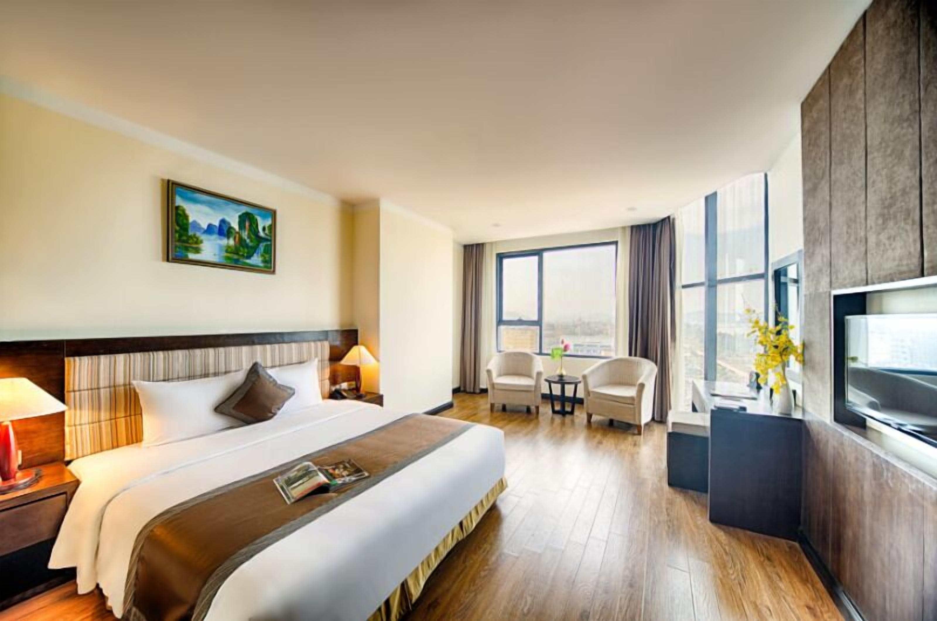 Minibar, in-room safe, desk, free WiFi