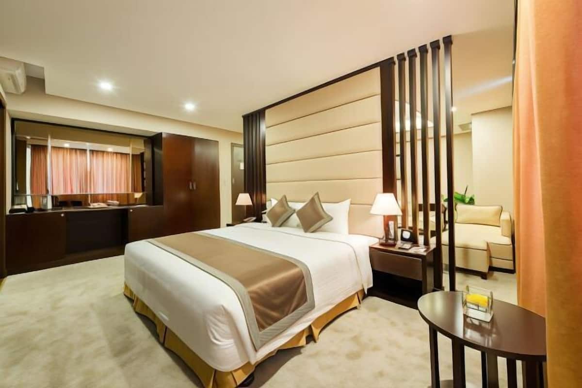 1 bedroom, premium bedding, minibar, in-room safe