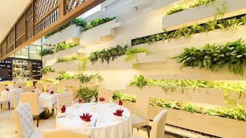 Breakfast, lunch, dinner served; international cuisine