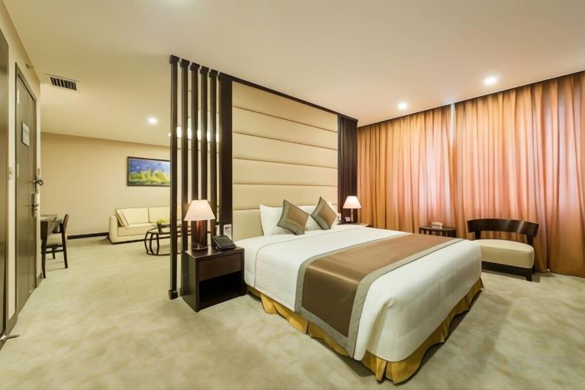 1 bedroom, premium bedding, minibar, in-room safe