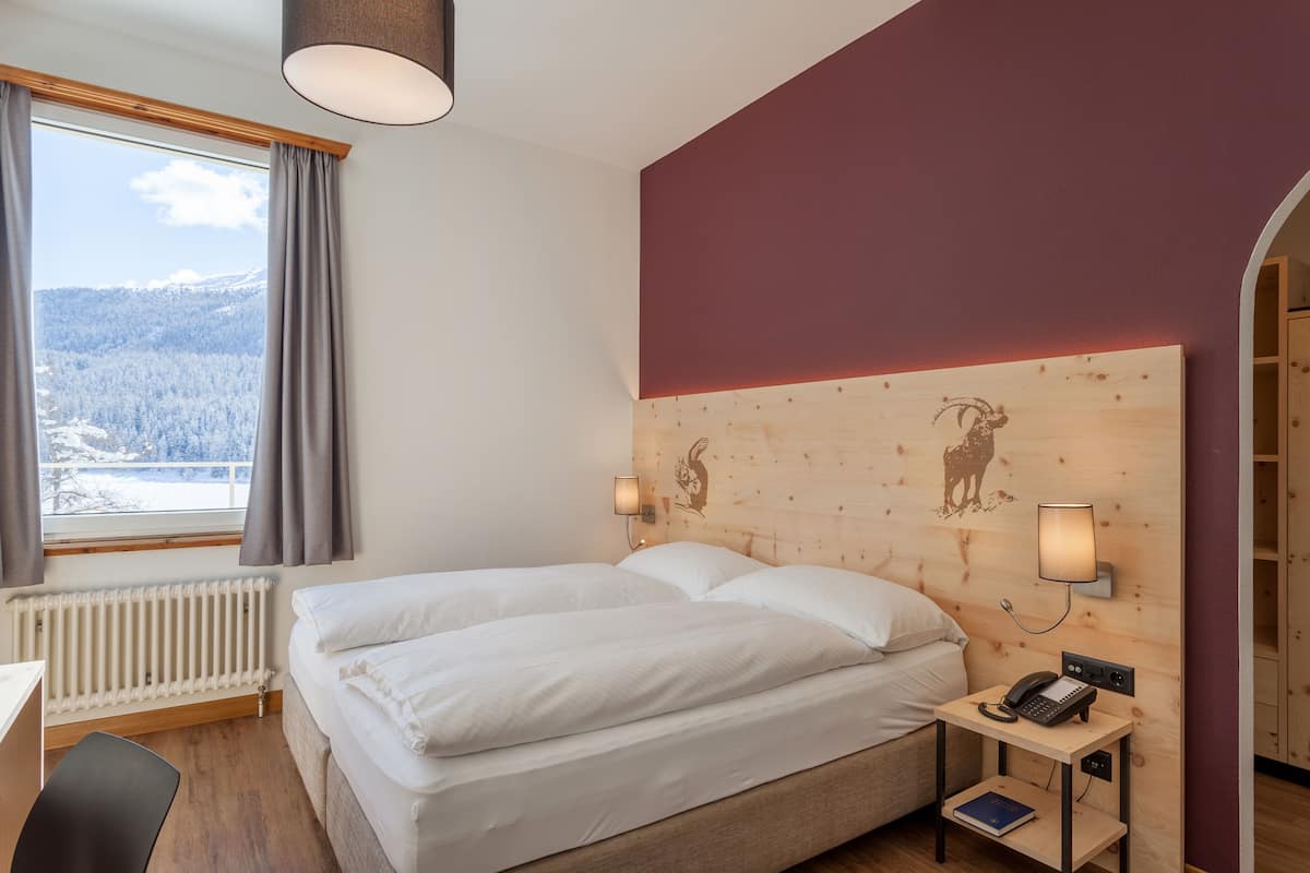 Dobbeltrom – comfort | Memory foam-senger, minibar, safe på rommet og skrivebord