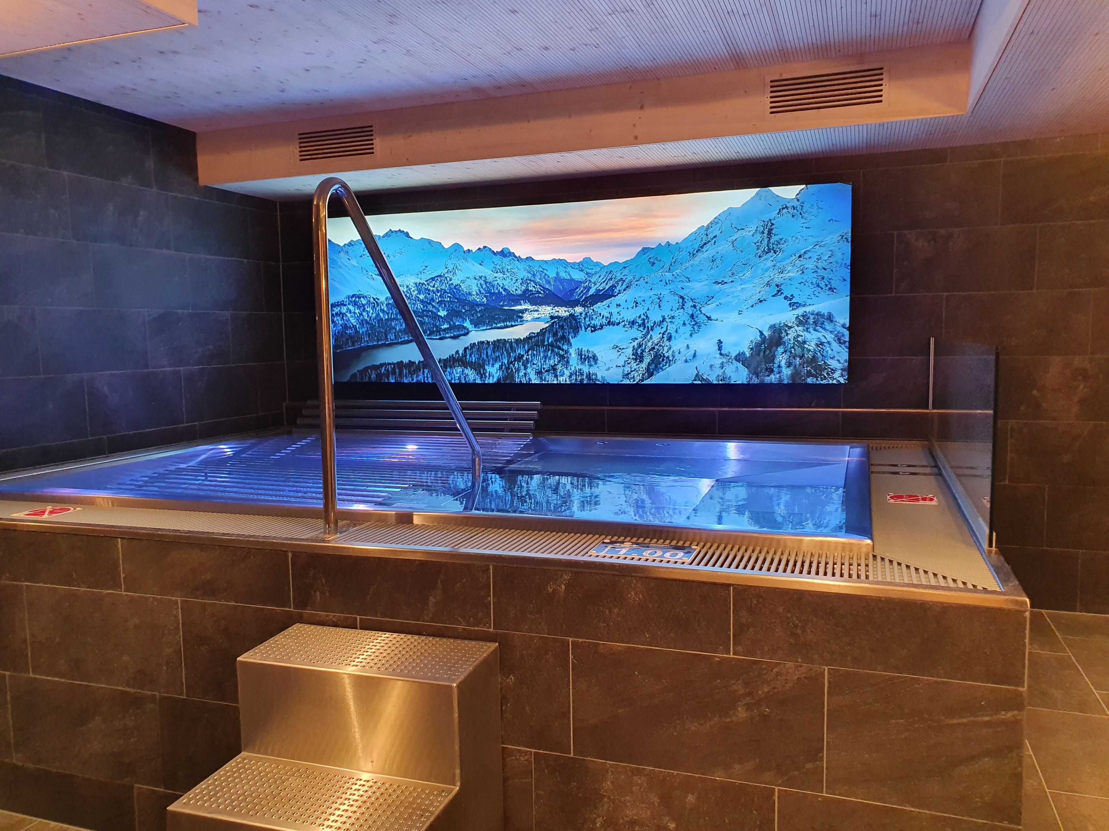 sauna, hot tub, steam room