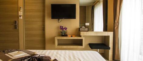 Superior-Zimmer | Minibar (mit einigen kostenlosen Artikeln), Zimmersafe, Schreibtisch