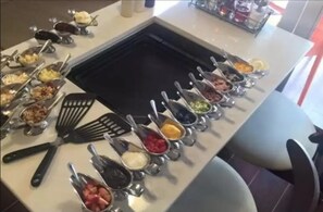 Desayuno buffet diario (THB 100 por persona)