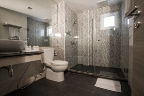 ห้องเพรสซิเดนเชียล | ห้องน้ำ | ฝักบัว, ของใช้ในห้องน้ำฟรี, ไดร์เป่าผม, เสื้อคลุมอาบน้ำ