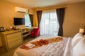 Artículos del minibar gratis y caja de seguridad en la habitación 